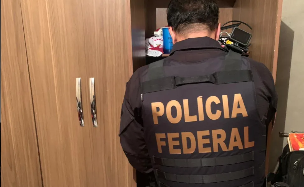 PF cumpre dois mandados de busca e apreensão contra suspeitos de armazenar pornografia infantil no Acre