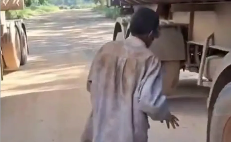 Homem “viaja” escondido em estepe de caminhão para chegar ao Acre