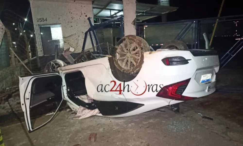 Motorista atropela jovem, foge do local e capota carro no Segundo Distrito de Rio Branco