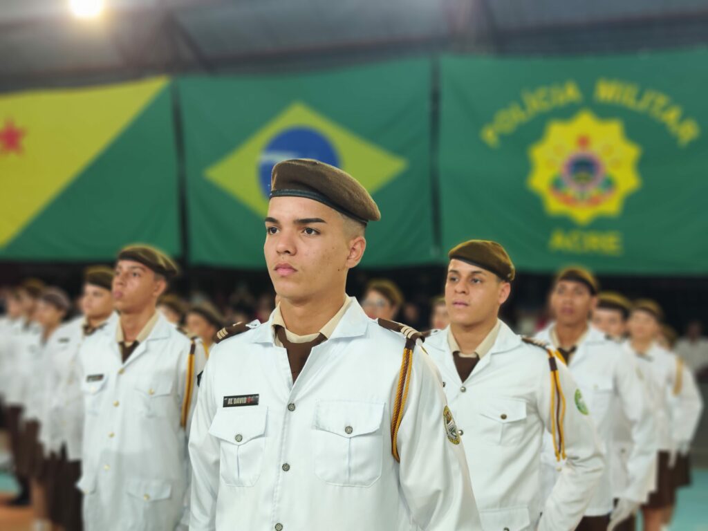Polícia Militar realiza colação de grau de 120 alunos do ensino médio do Colégio Tiradentes