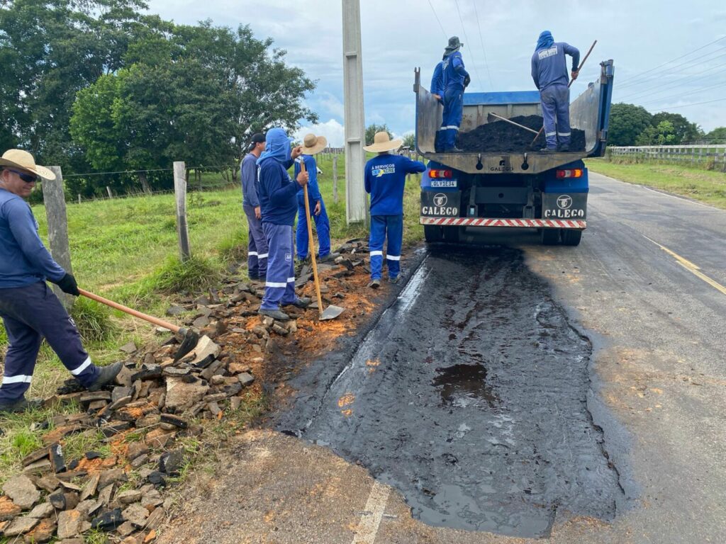 No Juruá, rodovias AC-405 e AC-407 recebem serviços de manutenção
