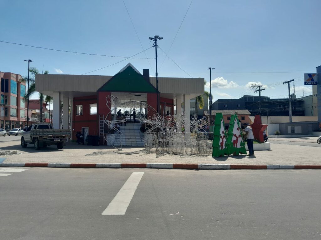 Iluminação Natalina de Cruzeiro do Sul começa a ser retirada nesta segunda-feira (8)