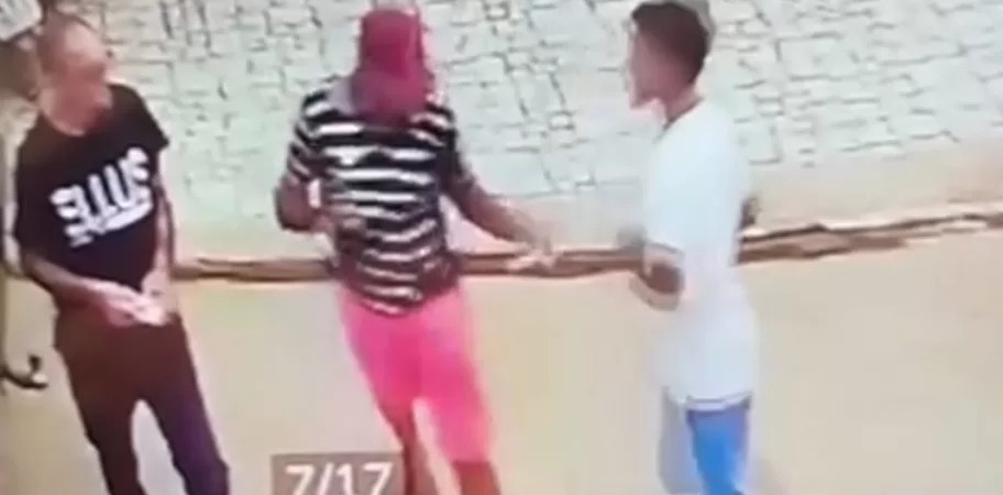 VÍDEO: Câmeras flagram tentativa de homicídio no Centro de Cruzeiro do Sul