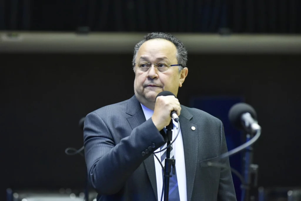 TRE-AM cassa mandato de Silas Câmara