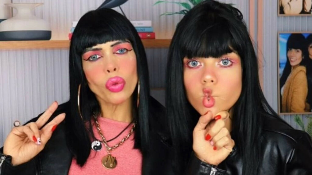 Influenciadoras que deram banana e macaco de pelúcia para crianças viram rés por injúria racial