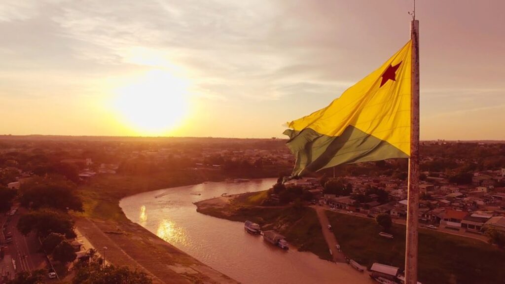 Quinta-feira (8) deve ser quente e abafada, com chuvas passageiras no AC