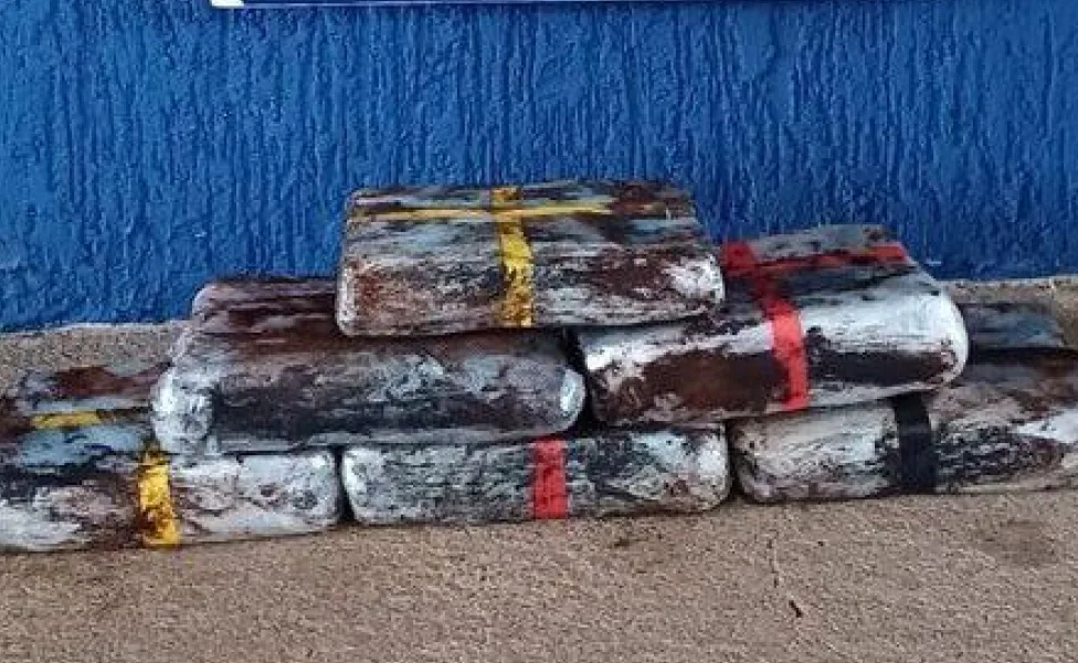 Jovem do Acre é presa com 6 kg de skunk em Rondônia