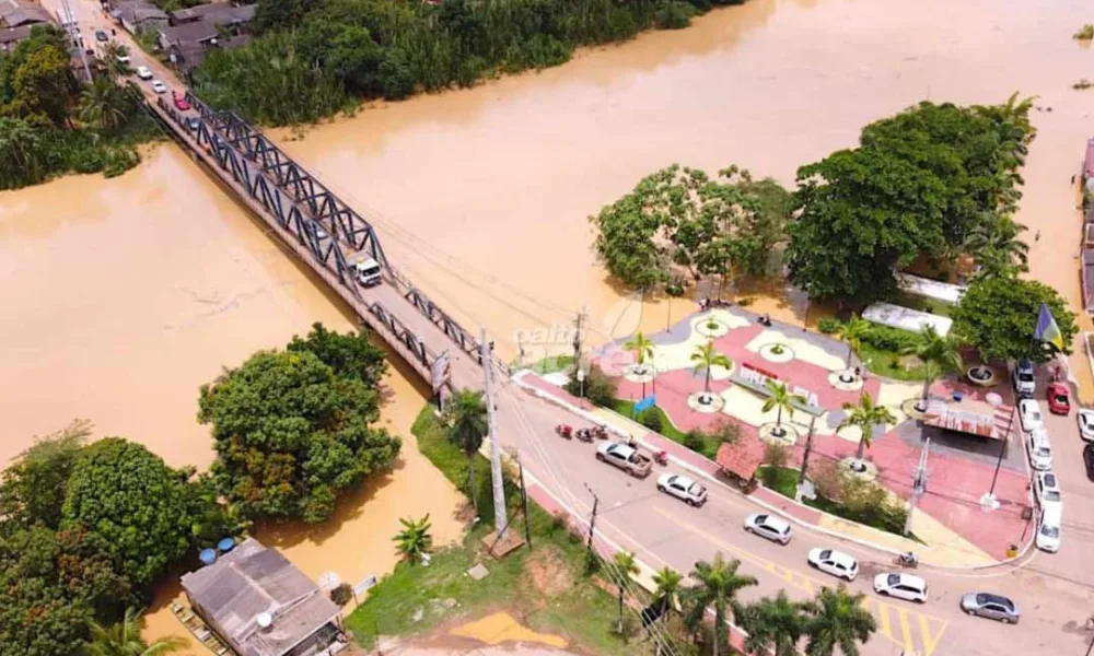 Ponte que liga Brasileia a Epitaciolândia pode ser interditada por causa da cheia do Rio Acre