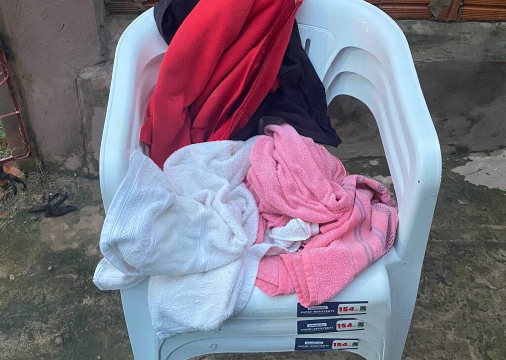 PM efetua prisão de moradores de rua por furto, em Cruzeiro do Sul