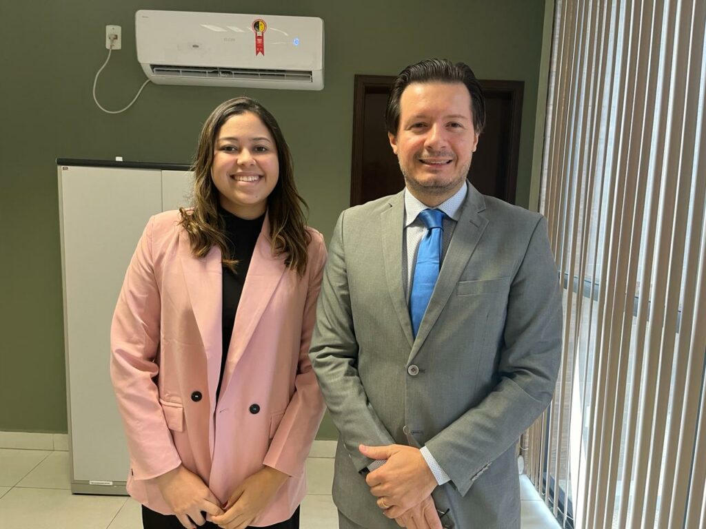 Servidores do TRE de Cruzeiro do Sul alertam população para o calendário eleitoral