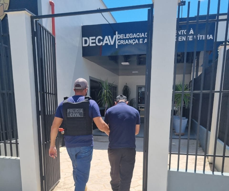 Homem é preso ao descumprir medidas protetivas em relação a seus filhos menores
