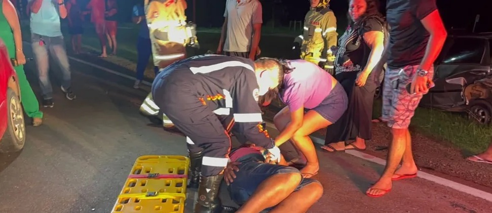 Colisão entre veículos deixa quatro pessoas feridas na BR-364