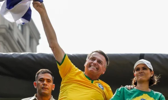 Bolsonaro nega plano de golpe e fala em ‘passar a borracha no passado’