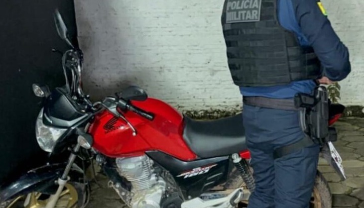Entregador tem moto roubada e a recupera com ajuda de PMs em Rio Branco