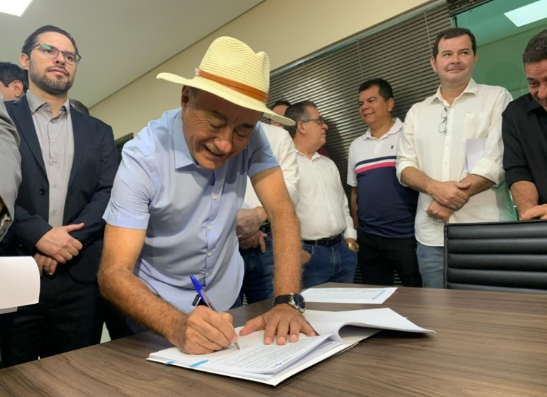 Bocalom anuncia concurso público com quase 1.300 vagas para diversas áreas em Rio Branco