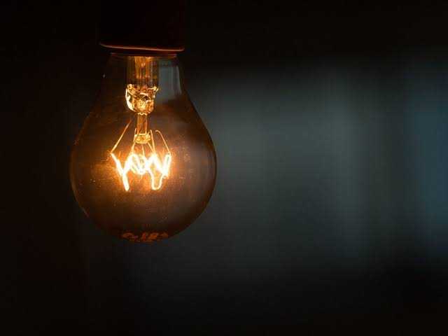 Cliente que esperou mais de 50 dias por religação de energia vai receber R$ 10 mil em indenização