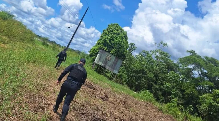 Homem é preso após agredir a própria mãe na zona rural de Cruzeiro do Sul