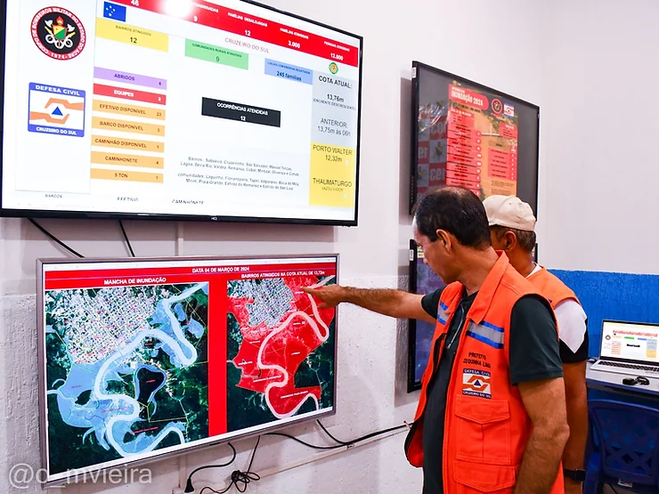 Prefeitura de Cruzeiro do Sul já abriga 9 famílias atingidas pela enchente do Rio Juruá e monitora o manancial