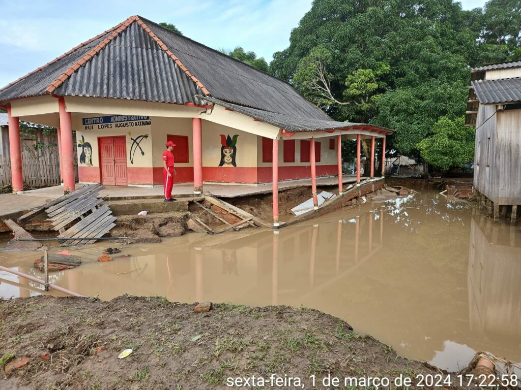 Nível do rio segue baixando e famílias começam a retornar para casa em Santa Rosa do Purus