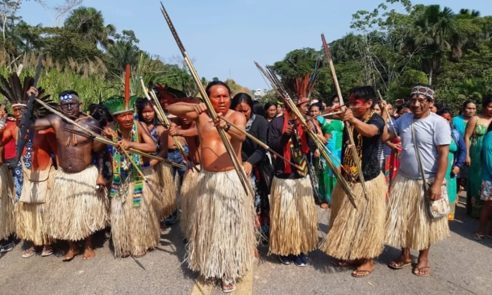 Índios fazem Procurador da República e servidores federais de reféns em Cruzeiro do Sul