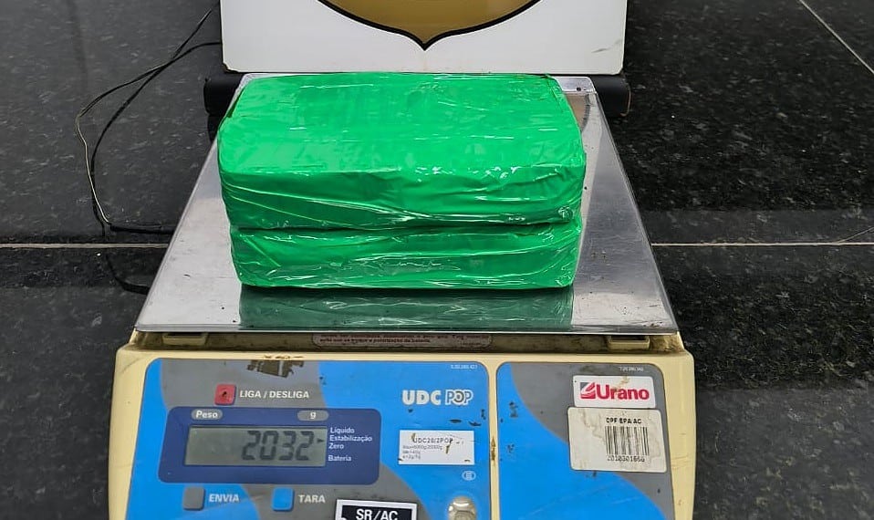 Dupla é presa com drogas em táxi no interior do Acre