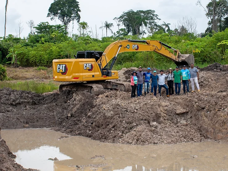 Prefeitura de Cruzeiro do Sul beneficia moradores com construção de tanques de piscicultura da comunidade Pelado no Ramal 2