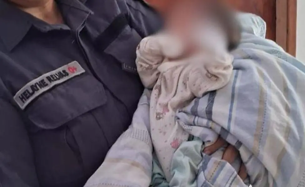 Bebê é abandonado em caixa de papelão na zona norte de Manaus