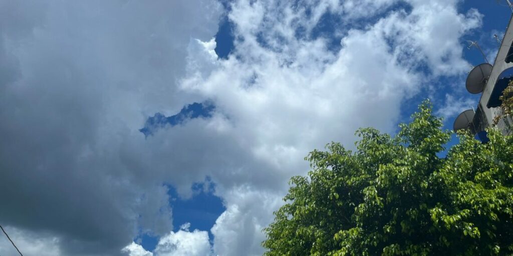 Sol entre nuvens e mormaço são as previsões para esta quinta-feira (25) no Acre