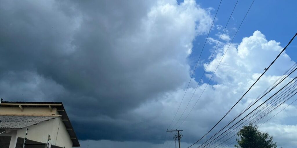 Pancadas de chuvas e trovoadas são esperadas para esta terça-feira (16) no Acre