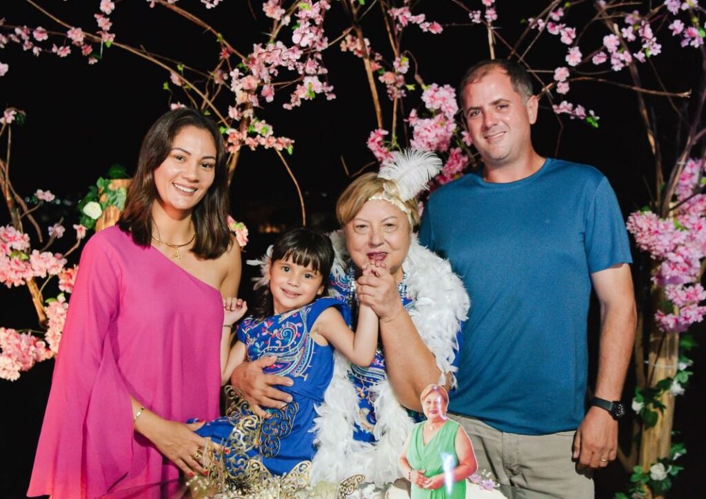 Dona Beatriz Cameli: 76 anos de vida, exalando alegria e vitalidade