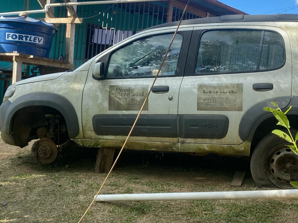 Carro do Conselho Tutelar de Marechal Thaumaturgo encontra-se abandonado