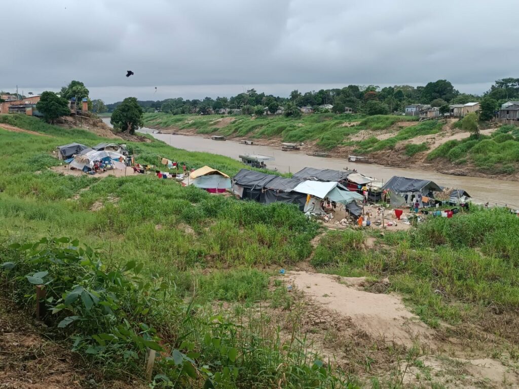 Sem água potável e às margens de rio, indígenas vivem condições sub-humanas no interior