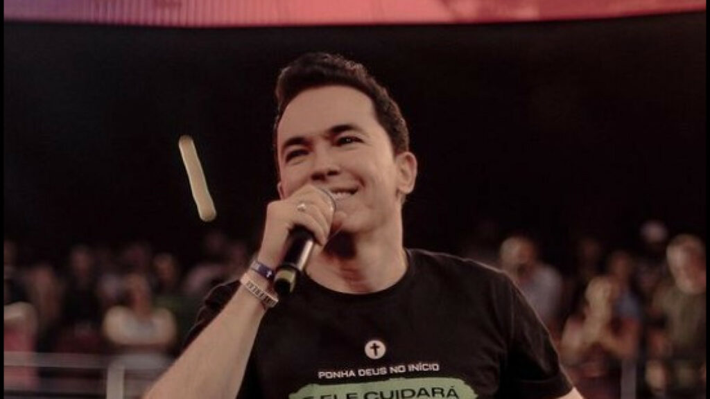 Pastor assume que beijou filha na boca: “Que mulherão! Ai, se eu te pego”