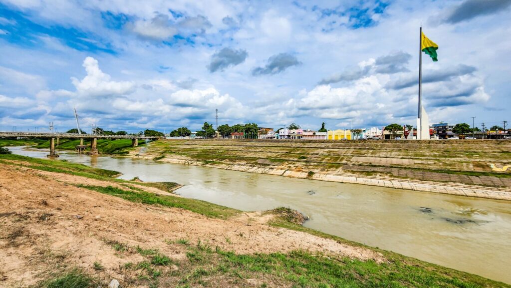 Nível do Rio Acre segue abaixo dos 4 metros na capital e previsão é de seca severa no verão