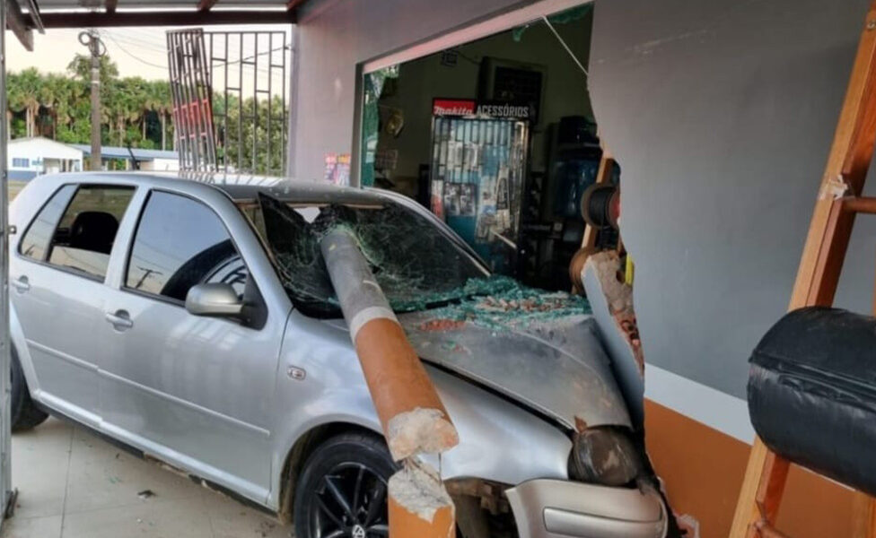 Motorista embriagado invade loja em Cruzeiro do Sul e dá prejuízo de R$ 12 mil