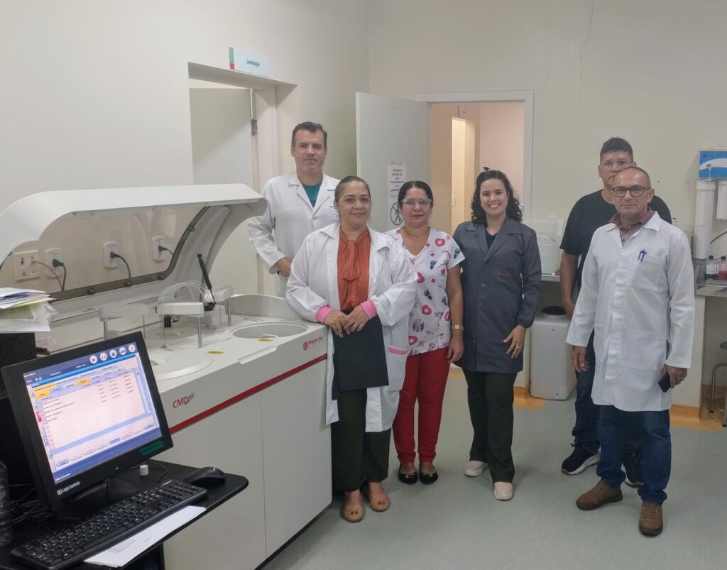Saúde do Acre entrega equipamento para acelerar exames laboratoriais em Cruzeiro do Sul
