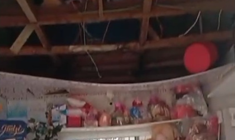 Caixa d’água desaba e danifica produtos de loja no Centro de Cruzeiro do Sul