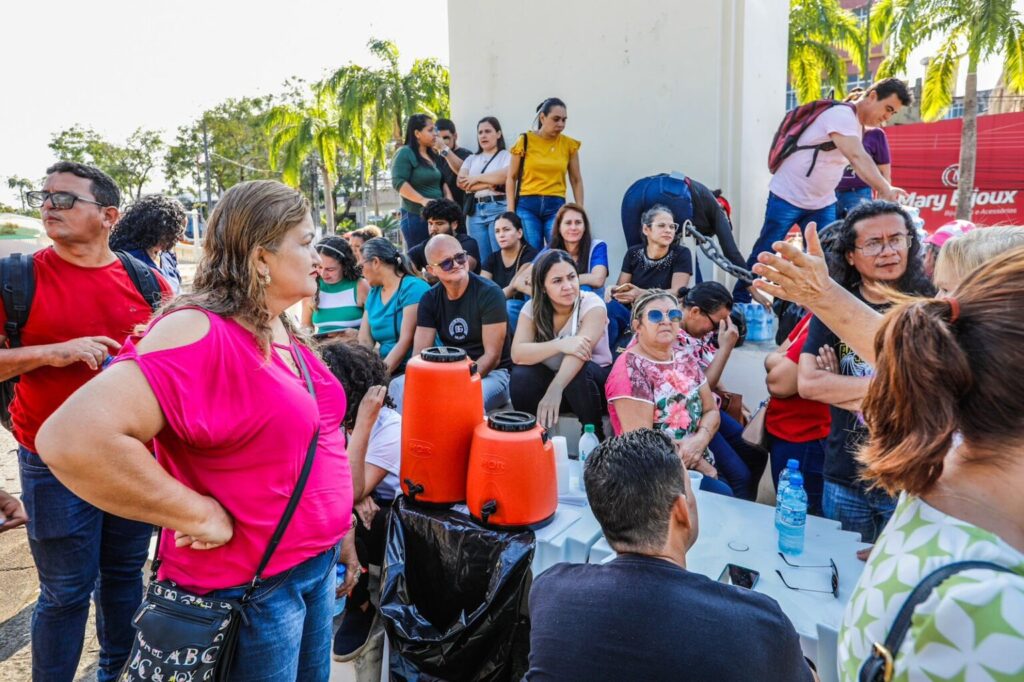 Servidores estaduais da educação anunciam greve para o 2º semestre de 2024