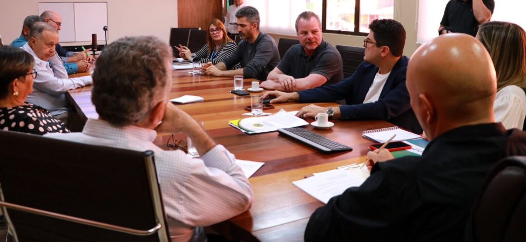 Longo se reúne representantes do setor produtivo e apresenta leis aprovadas que beneficiam o segmento