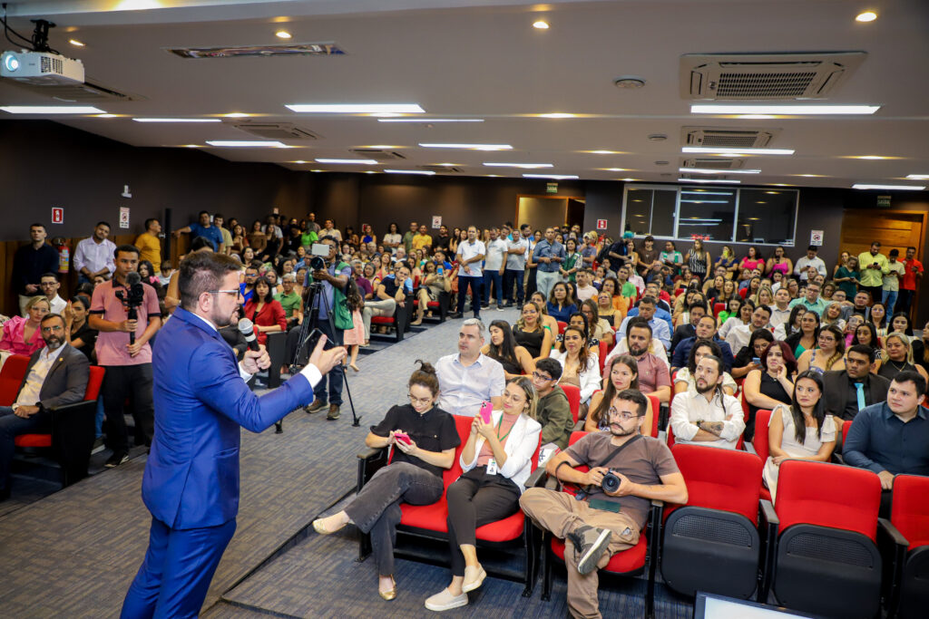 Gladson Cameli empossa mais 118 servidores na Saúde e ultrapassa 6,3 mil contratações no setor público nos últimos dois anos