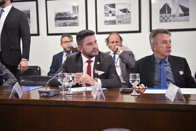 Gladson Cameli pede apoio do governo federal para intensificar combate às queimadas no Acre