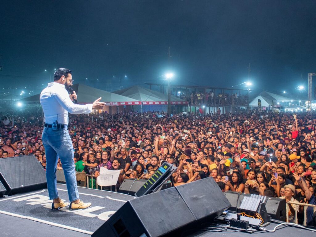 Festival da Farinha inicia em Cruzeiro do Sul com multidão no show de Pablo