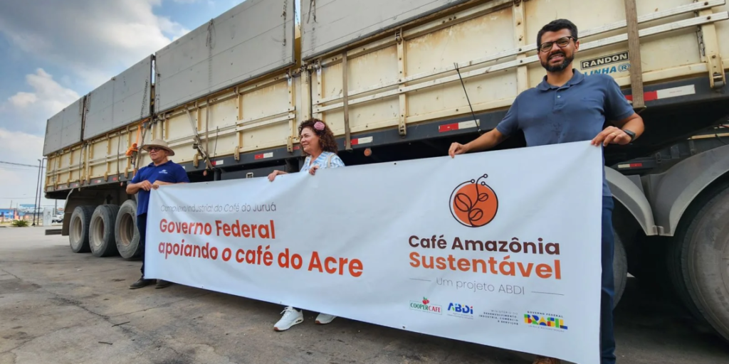 ABDI entrega equipamentos do Complexo Industrial do Café durante a ExpoJuruá