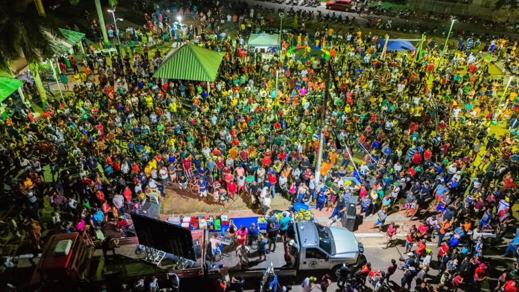 Prefeito Jailson Amorim sorteia mais de 15 novilhas em festa dedicada ao dia dos pais