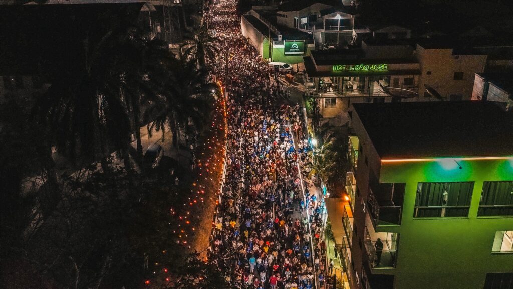 Procissão em honra a Nossa Senhora da Glória: milhares de fiéis se reúnem em ato de fé, amor e devoção em Cruzeiro do Sul