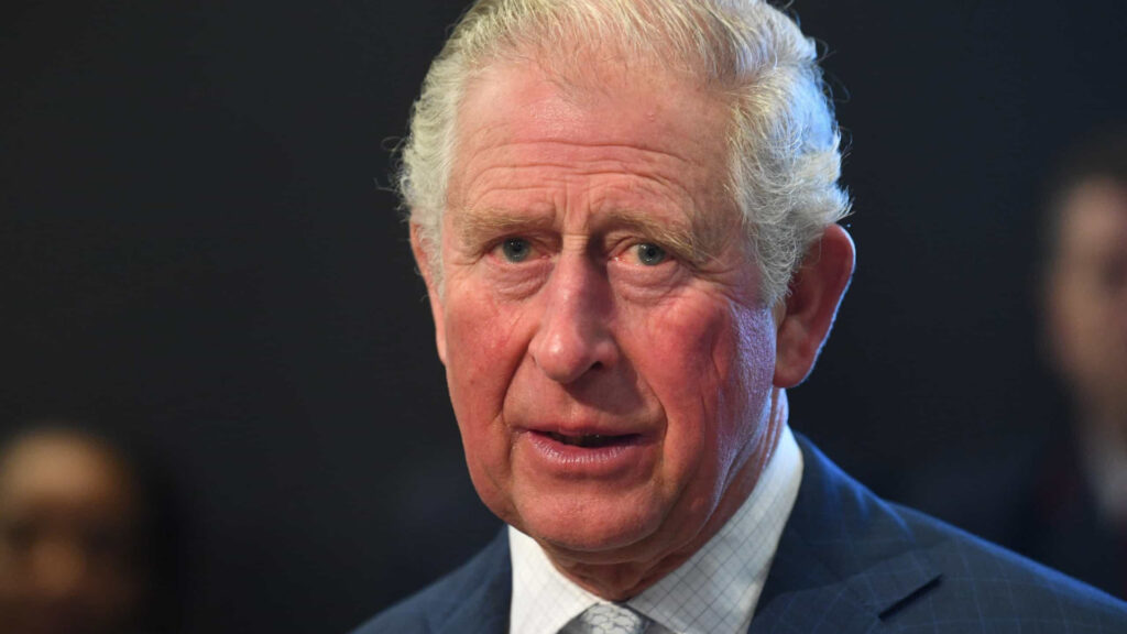 Após ouvir religiosos Charles estaria aberto a reconciliação com Harry