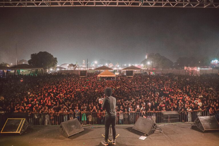 Sexta noite da Expoacre é dedicada à fé com Thalles Roberto e bandas gospel