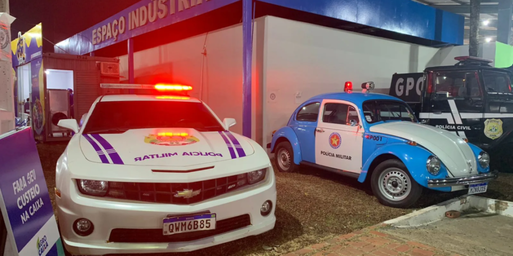 Camaro pertencente a traficante preso vira ‘viatura’ da PM e é exposto na Expoacre