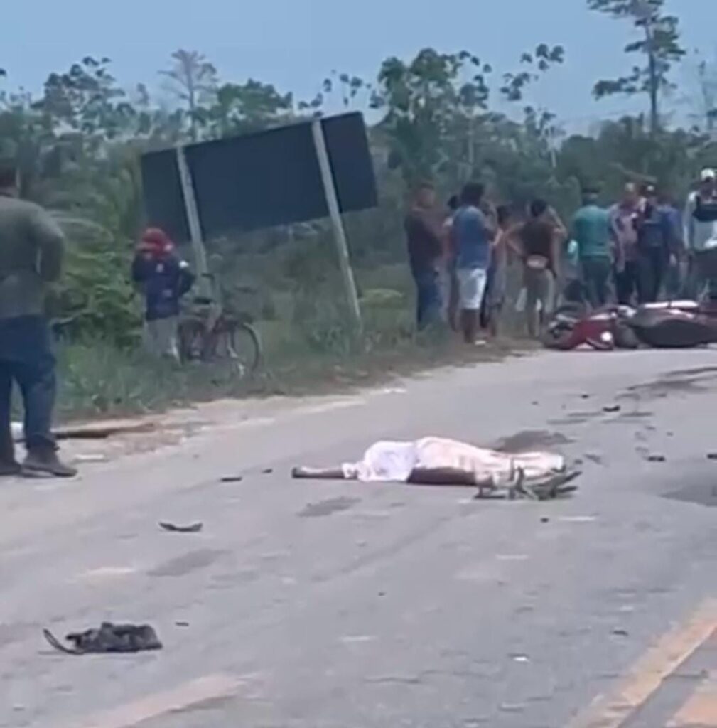 Mulher morre em acidente com carreta na BR-346