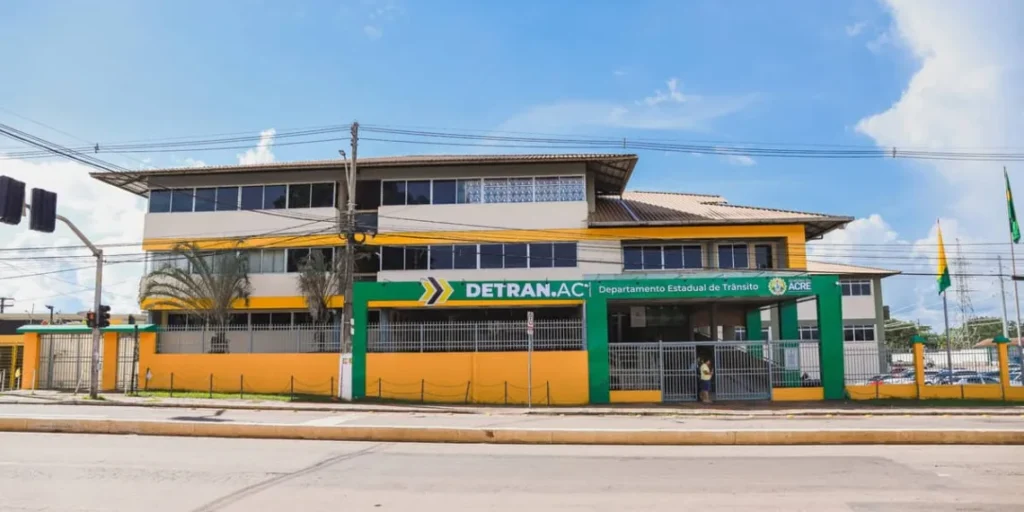 Detran/AC notifica condutores quanto à suspensão do direito de dirigir; veja nomes